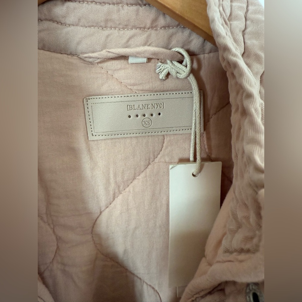 NWT Blank NYC Women’s Quilted Puffer Jacket in Soft Pink Sz XS - Picture 3 of 4